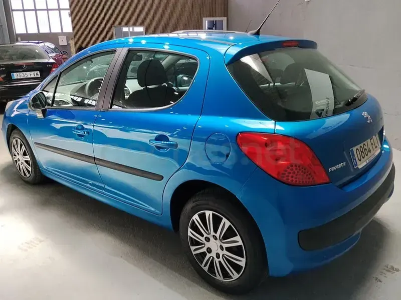 Usado Peugeot 207 90 CV (66 kW) 2007 Negro Berlina