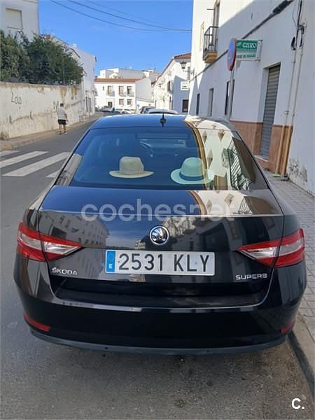 Usado Skoda Superb Ambition 150 CV (110 kW) 2018 Negro Berlina