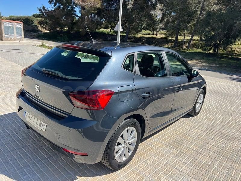 Usado Seat Ibiza Style 110 CV (80 kW) 2022 Gris / plata Utilitario