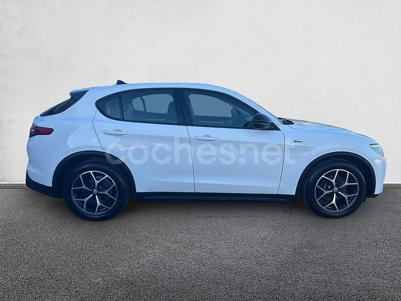 Usado Alfa Romeo Stelvio Sprint 190 CV (139 kW) 2021 Blanco SUV