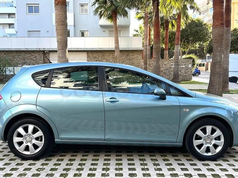 Usado Seat Leon Ecomotive 105 CV (77 kW) 2008 Azul Utilitario