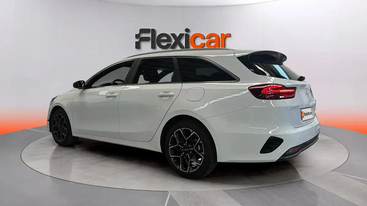 Usado Kia Ceed 101 CV (74 kW) 2025 Blanco Utilitario