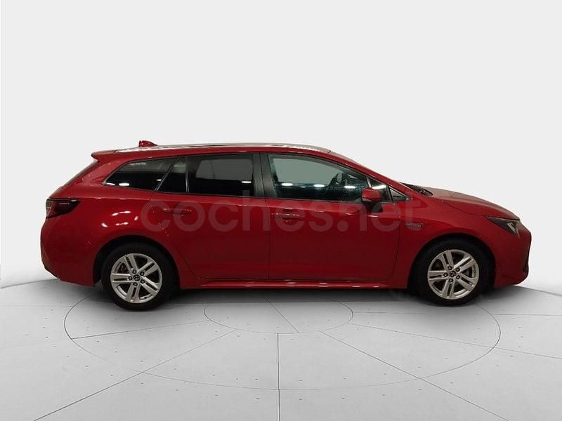 Usado Toyota Corolla Active 122 CV (89 kW) 2019 Rojo Familiar