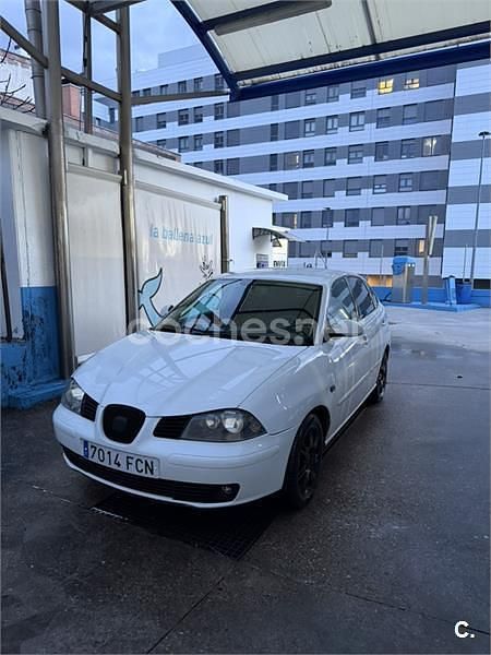 Usado Seat Ibiza 100 CV (73 kW) 2006 Blanco Berlina