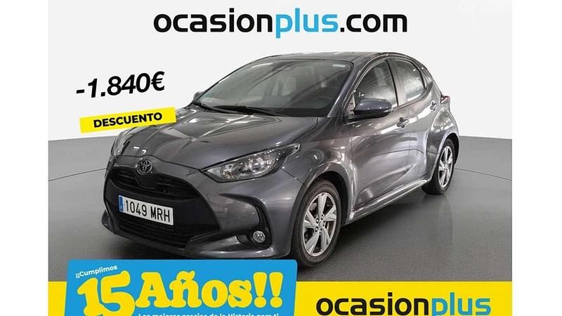 Blanco Usado 2024 Toyota Yaris Hybrid Active Utilitario | 18.410 € (Buen precio) - Imagen 1/4