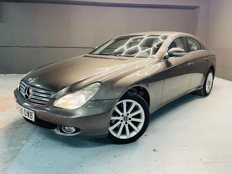 Usado Mercedes CLS320 224 CV (164 kW) 2006 Gris / plata Berlina