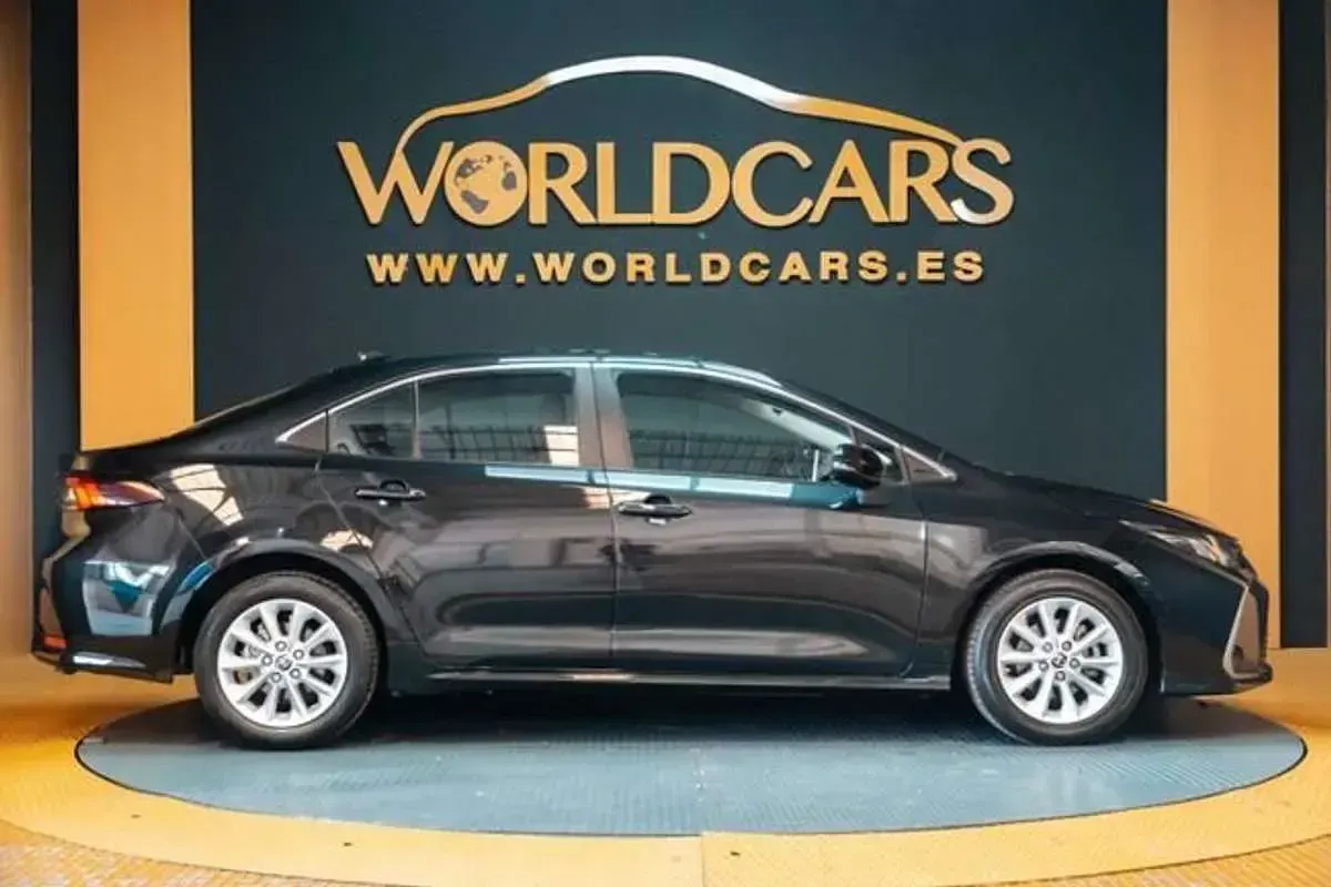 Usado Toyota Corolla 125 CV (91 kW) 2023 Negro Berlina