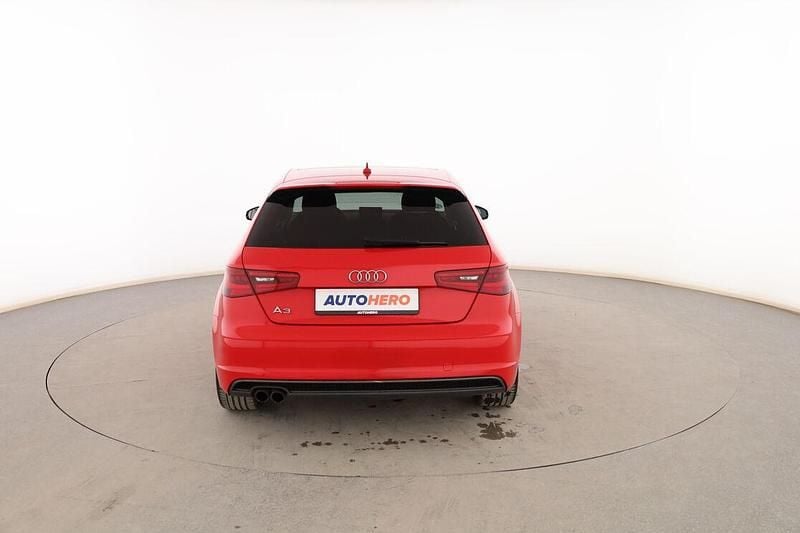 Usado Audi A3 Ambition 180 HP (132 kW) 2015 Vermelho Sedan