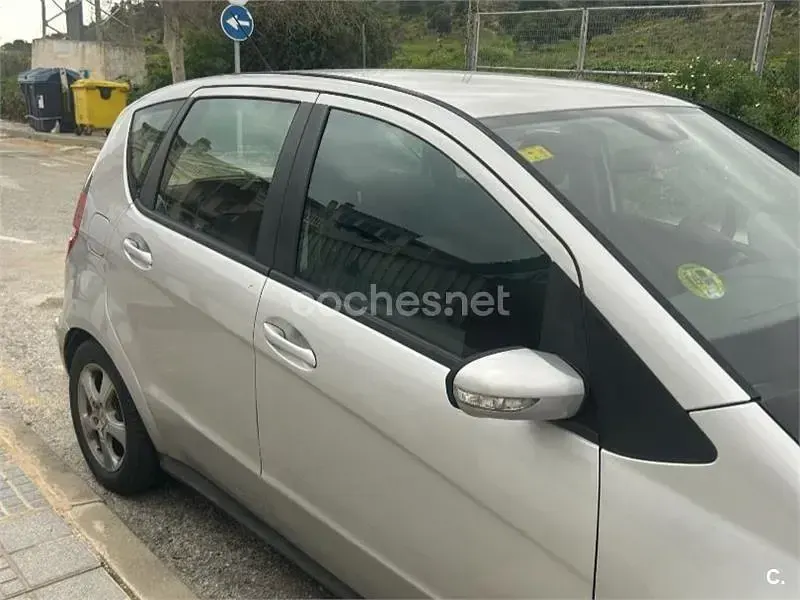 Usado Mercedes A180 Classic 109 CV (80 kW) 2006 Gris / plata Monovolumen