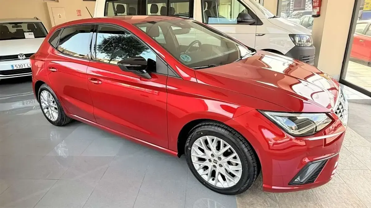 Usado Seat Ibiza FR 110 CV (80 kW) 2022 Rojo Utilitario