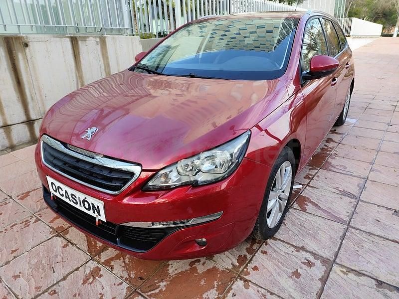 Usado Peugeot 308 SW Style 130 CV (95 kW) 2018 Granate Familiar