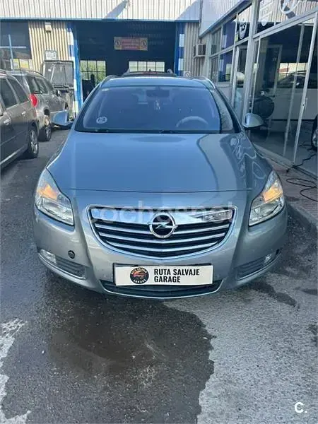 Usado Opel Insignia Essentia 130 CV (95 kW) 2010 Gris / plata Berlina