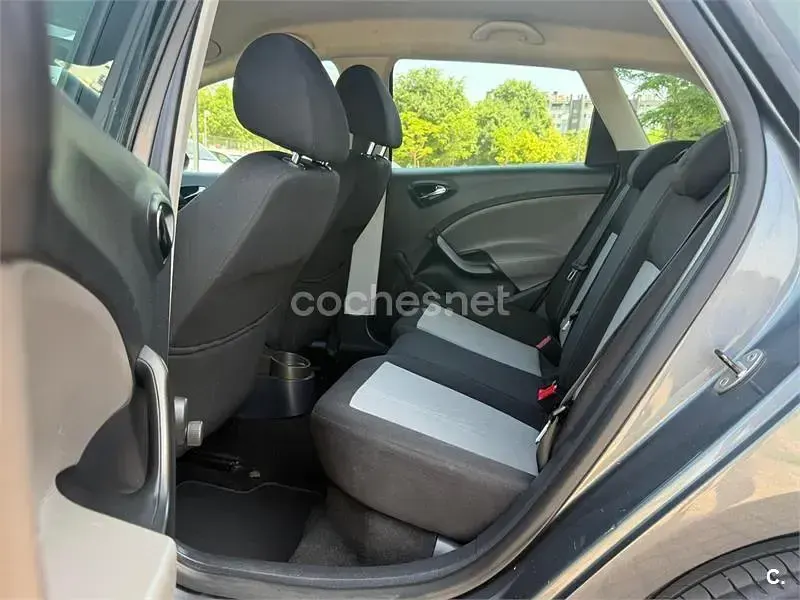 Usado Seat Ibiza ST Style 105 CV (77 kW) 2013 Gris / plata Familiar