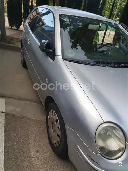 Usado VW Polo Trendline 75 CV (55 kW) 2002 Gris / plata Berlina