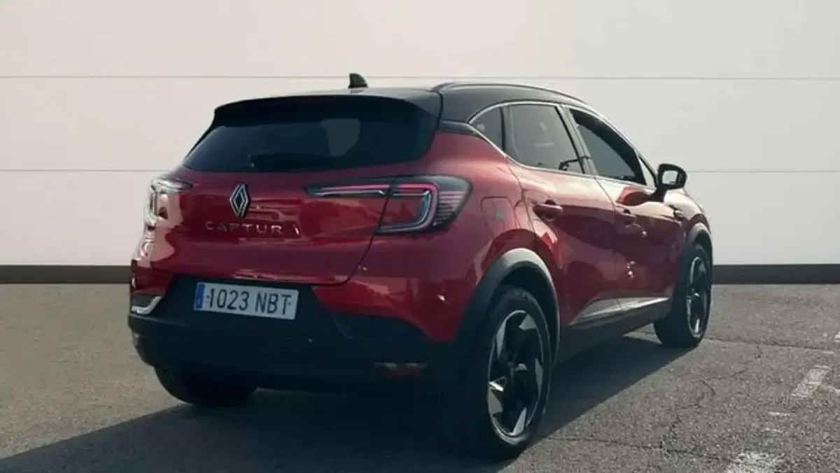 Usado Renault Captur Techno 101 CV (74 kW) 2025 Rojo SUV