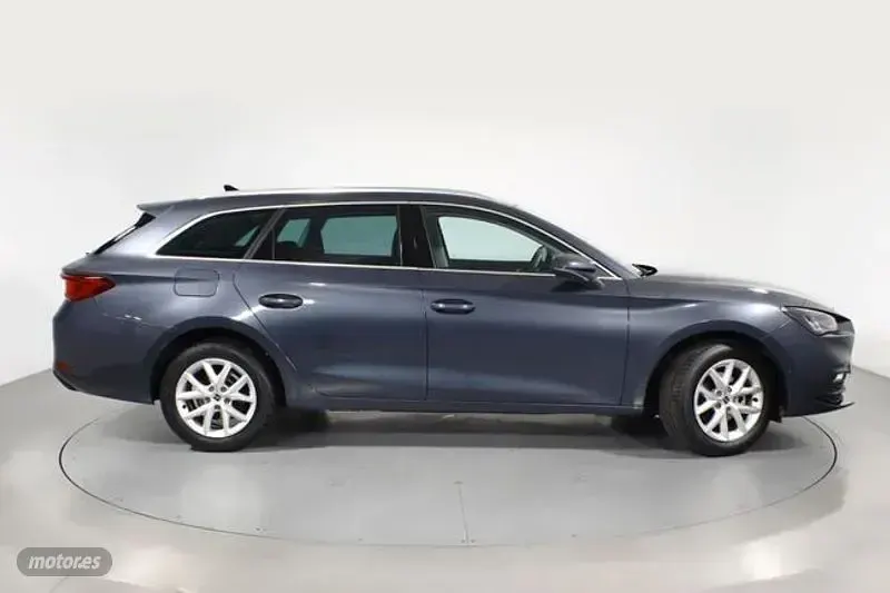 Usado Seat Leon Style 116 CV (85 kW) 2025 Gris Berlina