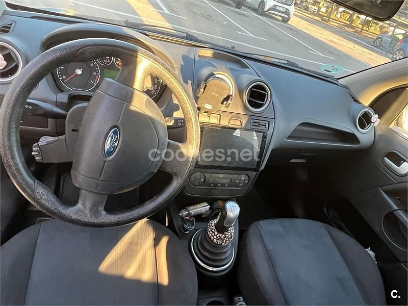 Usado Ford Fiesta Ambiente 70 CV (51 kW) 2007 Azul Berlina