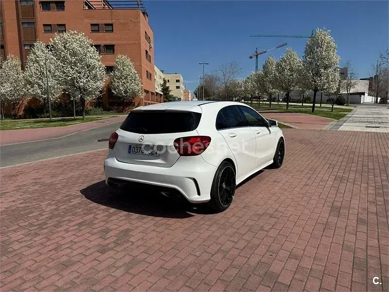 Käytetty Mercedes A200 AMG line 136 HP (100 kW) 2017 Valkoinen Sedan