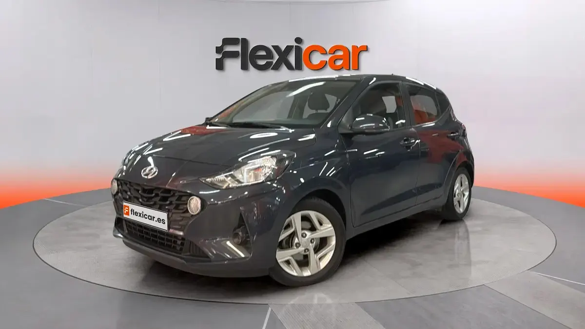 Usado Hyundai i10 67 CV (49 kW) 2023 Gris Utilitario