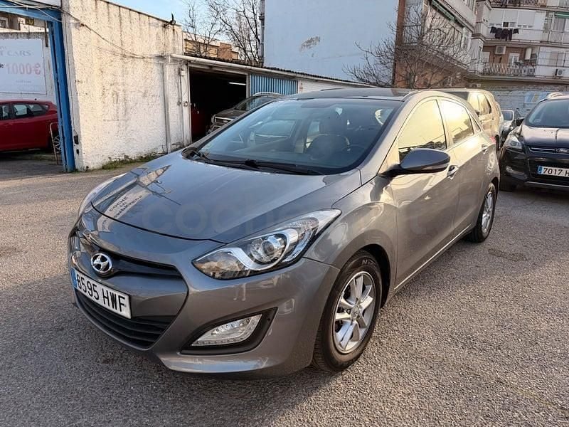 Usado Hyundai i30 Base 90 CV (66 kW) 2014 Gris / plata Berlina