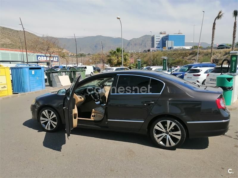 Usado VW Passat Highline 140 CV (102 kW) 2007 Granate Berlina