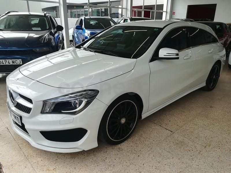 Usado Mercedes CLA200 Shooting Brake AMG line 136 CV (100 kW) 2015 Blanco Familiar