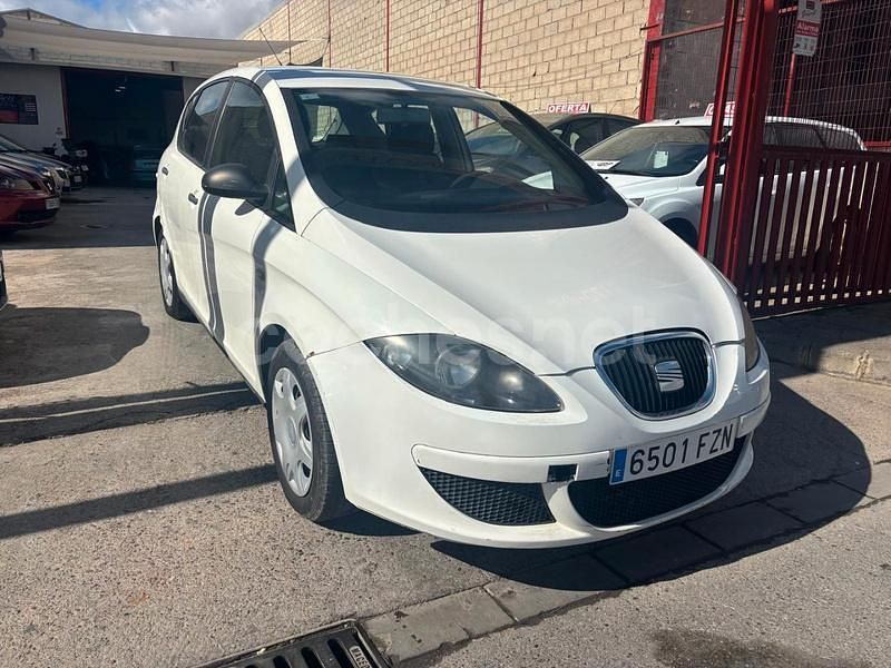 Blanco Usado 2008 Seat Altea Reference Monovolumen | 3899 € (Precio justo) - Imagen 1/4