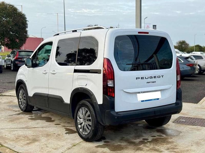 Usado Peugeot Rifter Allure 102 CV (75 kW) 2024 Blanco Monovolumen