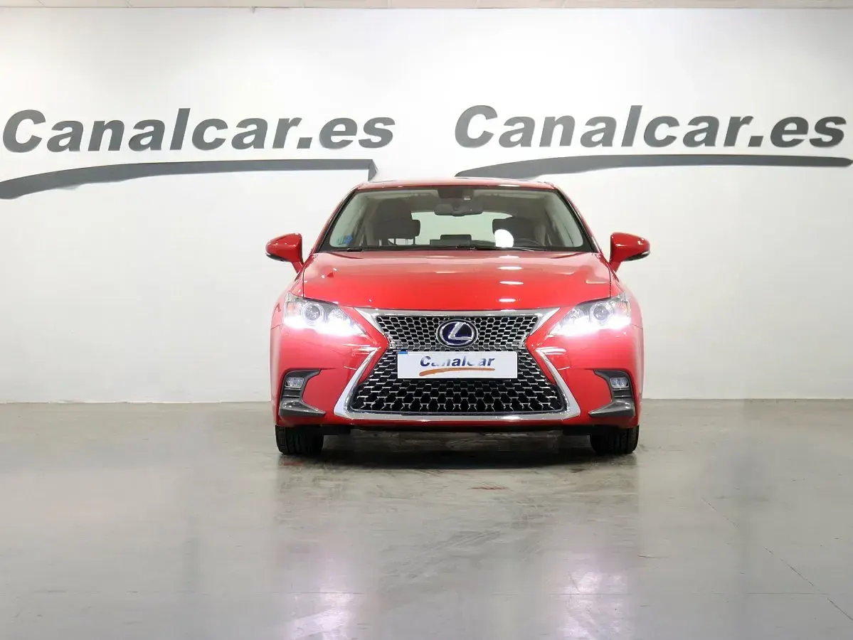 Usado Lexus CT200h Business Edition 136 CV (100 kW) 2018 Rojo