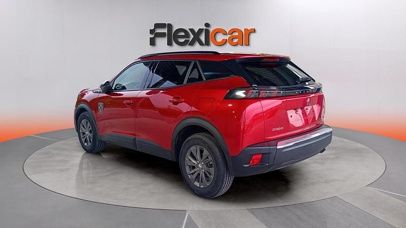 Używany Peugeot 2008 Allure 101 KM (74 kW) 2023 Czerwony SUV