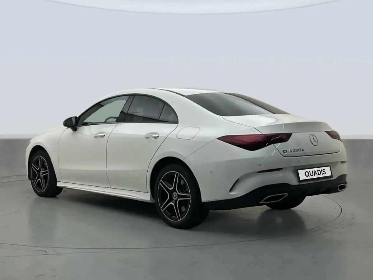 Usado Mercedes CLA250e 218 CV (160 kW) 2025 Blanco Coupe
