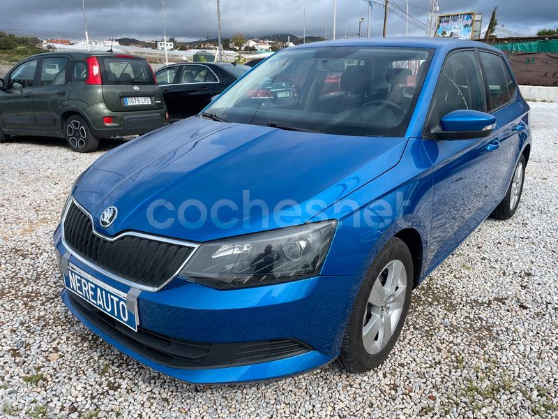 Azul Usado 2017 Skoda Fabia Ambition Berlina | 9295 € (Precio justo) - Imagen 1/4