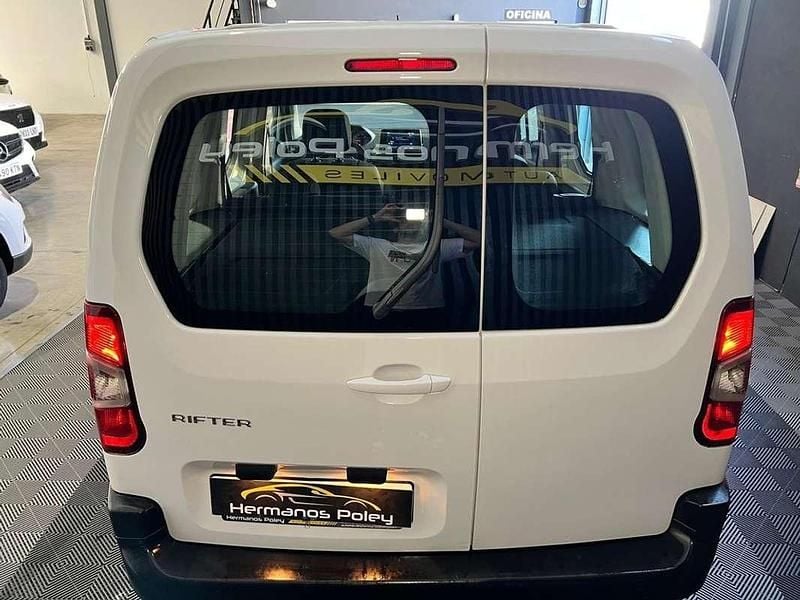 Usado Peugeot Rifter Active 100 CV (73 kW) 2021 Blanco Monovolumen