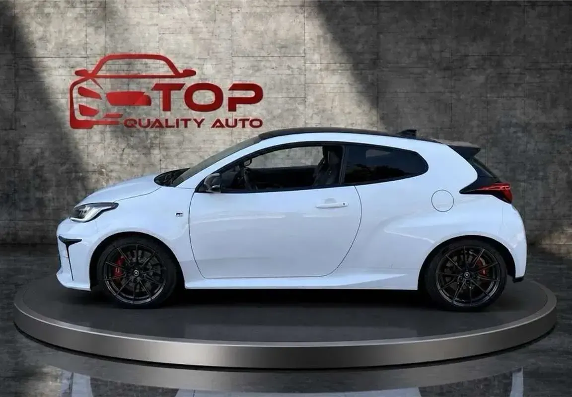 Usado Toyota Yaris 260 CV (191 kW) 2021 Blanco Utilitario