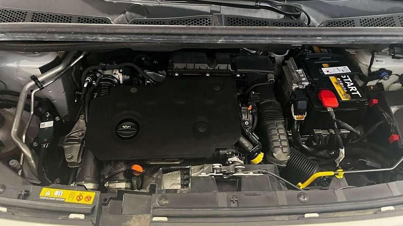 Usado Peugeot Rifter Active 102 CV (75 kW) 2021 Blanco Monovolumen