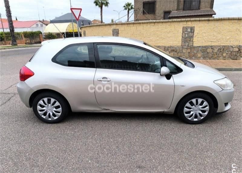 Usado Toyota Auris Luna 126 CV (92 kW) 2010 Gris / plata Utilitario