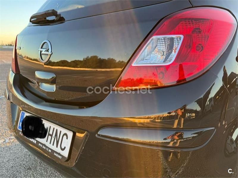 Usado Opel Corsa Selective 85 CV (62 kW) 2012 Negro Utilitario