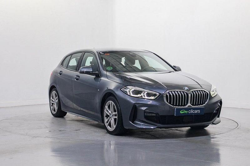 Usado BMW 118 M Sport 150 CV (110 kW) 2021 Gris / plata Utilitario