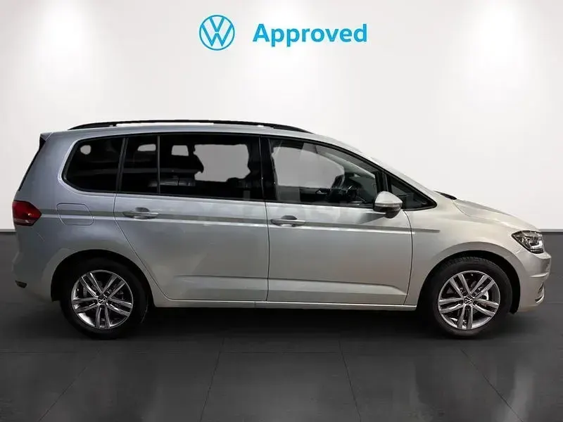 Usado VW Touran 150 CV (110 kW) 2025 Gris / plata Monovolumen