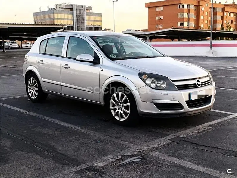 Usado Opel Astra Enjoy 100 CV (73 kW) 2006 Gris / plata Familiar