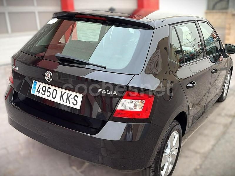 Usado Skoda Fabia Ambition 75 CV (55 kW) 2018 Negro Berlina
