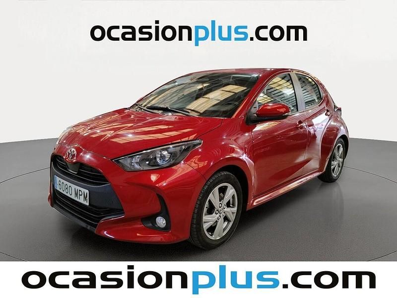 Usado Toyota Yaris Active 116 CV (85 kW) 2024 Rojo Utilitario