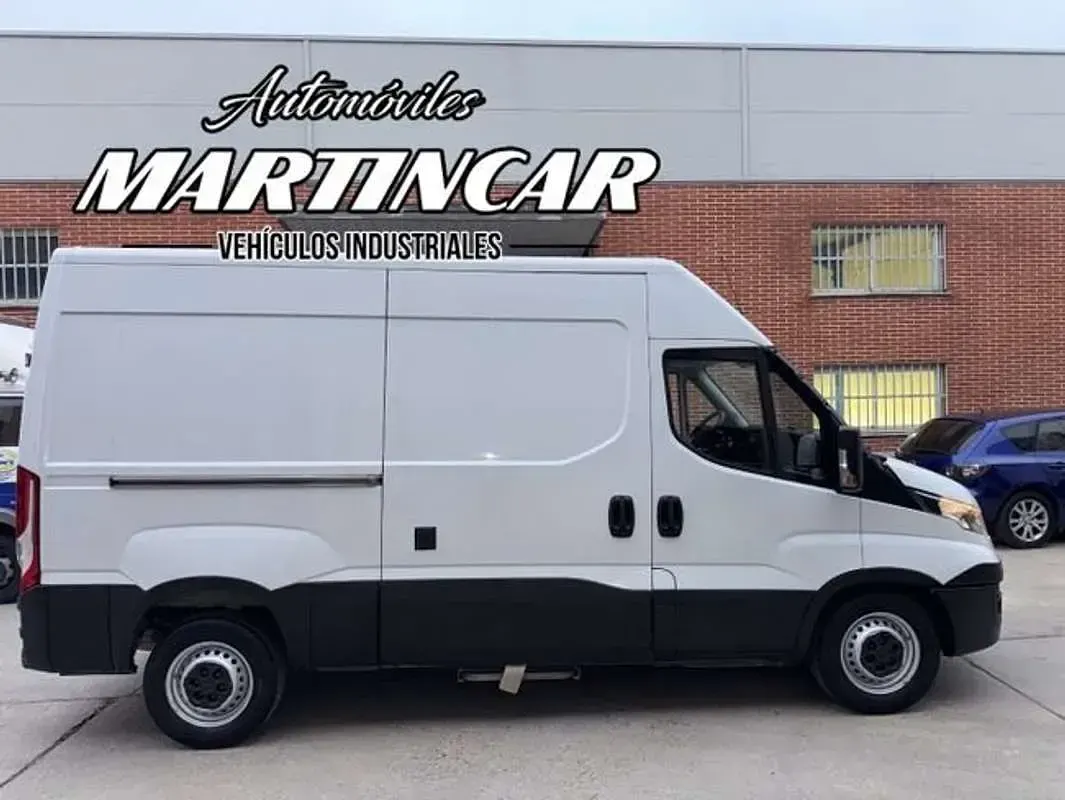 Usado Iveco Daily 160 CV (117 kW) 2019 Gris Van