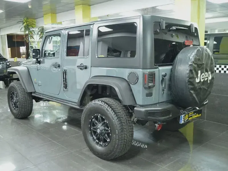 Usado Jeep Wrangler Unlimited Rubicon 200 CV (147 kW) 2013 Gris / plata SUV