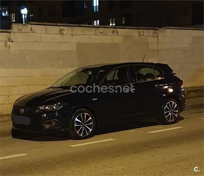 Usado Fiat Tipo Lounge 95 CV (69 kW) 2018 Azul Berlina