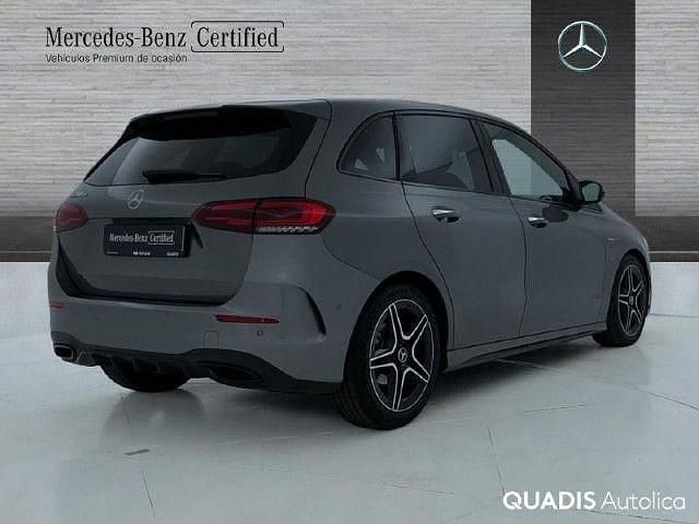 Usado Mercedes B200 AMG line 150 CV (110 kW) 2022 Gris montaña Monovolumen