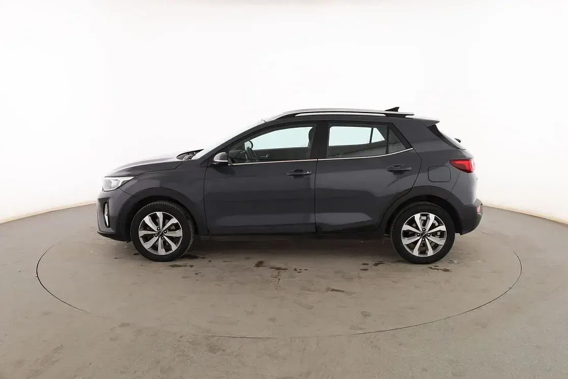 Usado Kia Stonic 84 CV (61 kW) 2022 Gris SUV