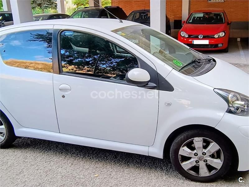 Blanco Usado 2013 Toyota Aygo City Utilitario | 5850 € (Precio justo) - Imagen 1/4