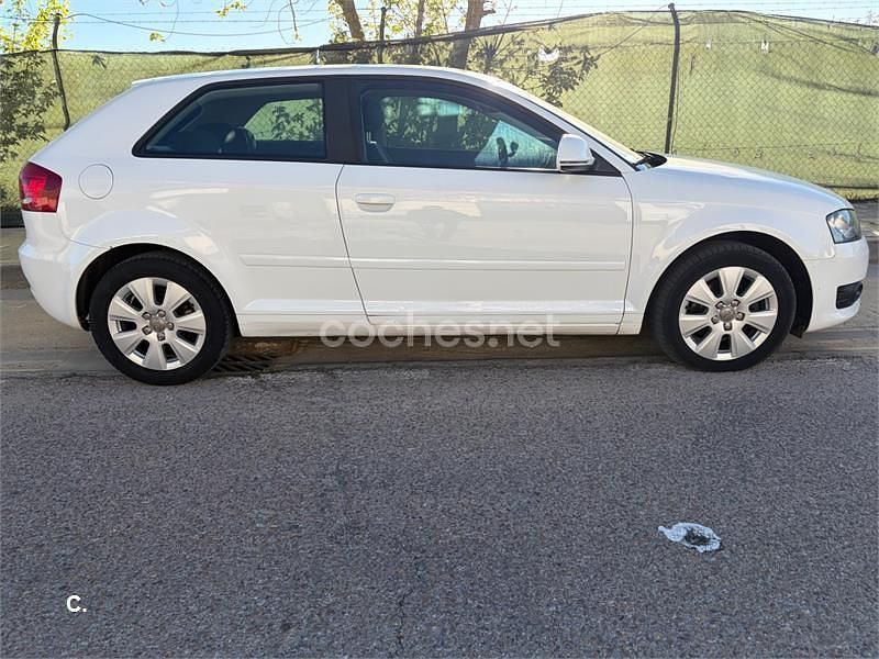 Usado Audi A3 Ambiente 105 CV (77 kW) 2010 Blanco Utilitario