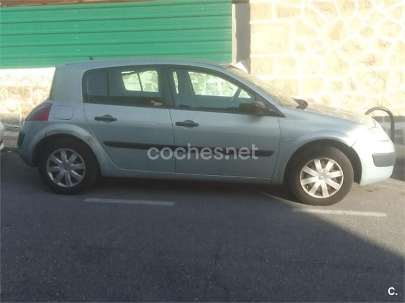 Gris / plata Usado 2006 Renault Mégane II Authentique Berlina | 950 € (Super precio) - Imagen 1/1